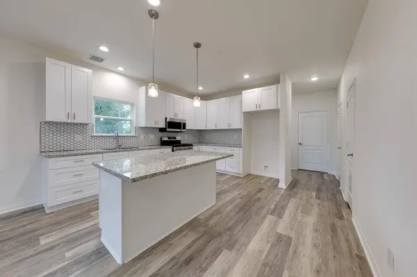 8703 Sunderland RD, Houston, TX 77028