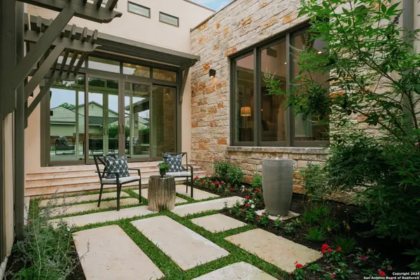 113 TUTTLE RD, Terrell Hills, TX 78209-6142
