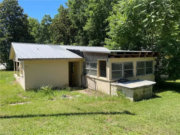 105 Young Hickory CT, Mcleansville, NC 27301