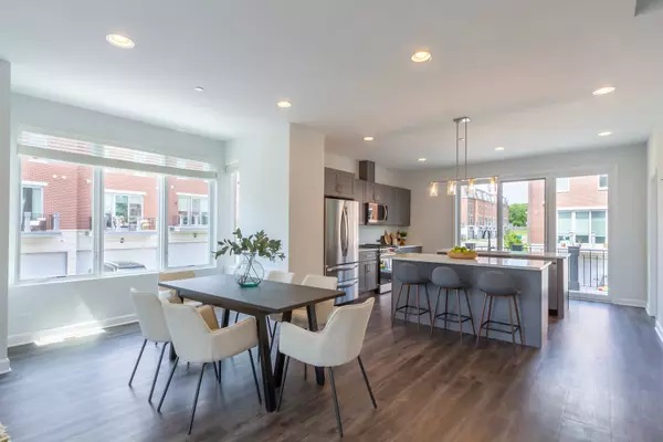 1251 Gateway CT, Northbrook, IL 60062