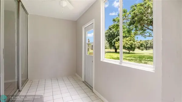 9421 Evergreen Pl  #106, Davie, FL 33324