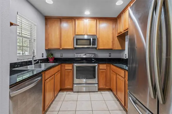 9540 CHARLESBERG DR, Tampa, FL 33635