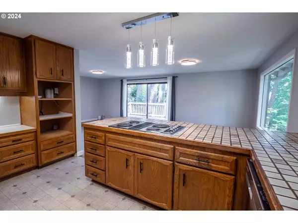 784 BROOKSIDE DR, Eugene, OR 97405