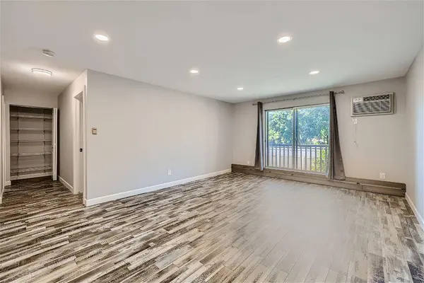 7412 W 22nd ST #214, Saint Louis Park, MN 55426