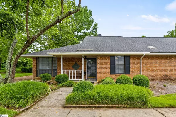 34 Forest Lake Drive, Simpsonville, SC 29681