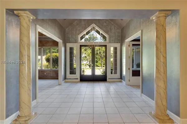 14 Retreat LN, Hilton Head Island, SC 29928