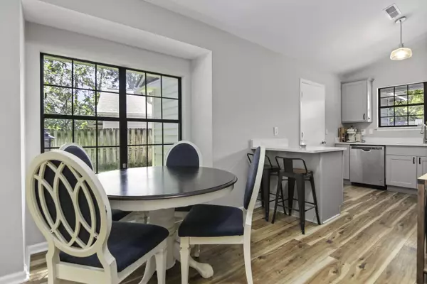 8210 Timberidge Ct, North Charleston, SC 29420