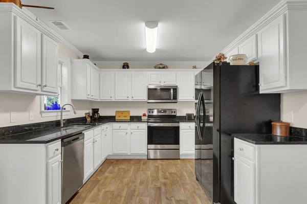 432 Black Horse Rd, Moncks Corner, SC 29461