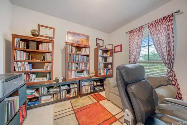 5946 LARKSPUR VLY, San Antonio, TX 78218-2327