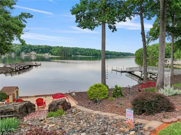 303 Potters Landing, Denton, NC 27239