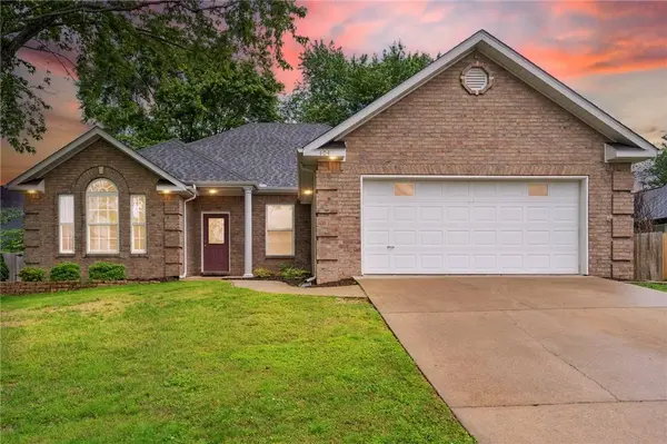 404 NW Saddlebrook Dr, Bentonville, AR 72712