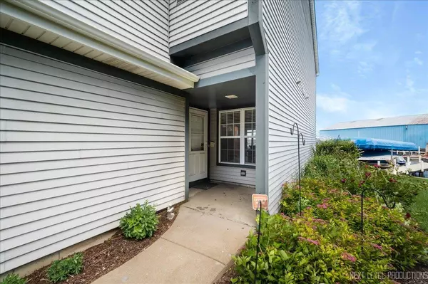 195 Janet CT, Fox Lake, IL 60020