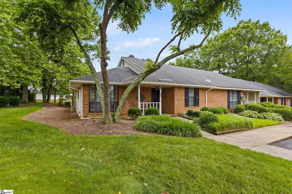 34 Forest Lake Drive, Simpsonville, SC 29681