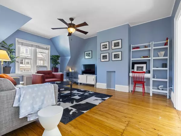 137 Walnut St #3, Brookline, MA 02445