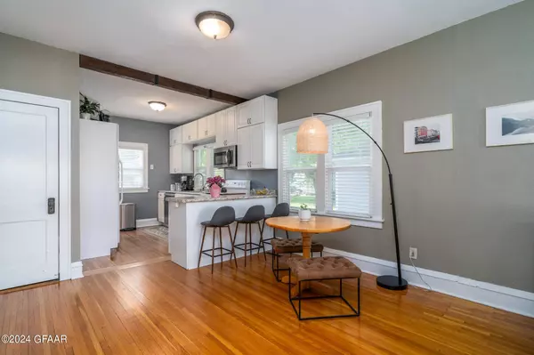 709 COTTONWOOD Street, Grand Forks, ND 58201