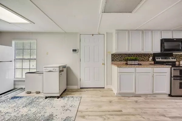 230 Sailfish Drive, Mabank, TX 75156