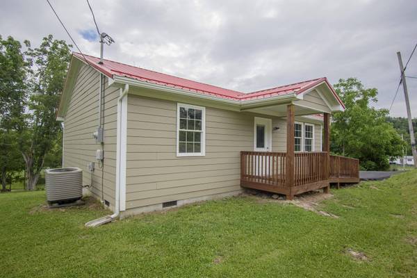 126 Pinnacle ST, Pulaski, VA 24301