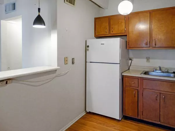 1100 Alvarado DR SE #208, Albuquerque, NM 87108