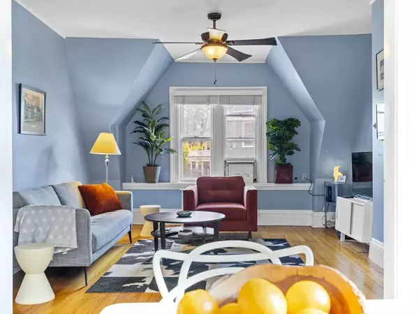 137 Walnut St #3, Brookline, MA 02445