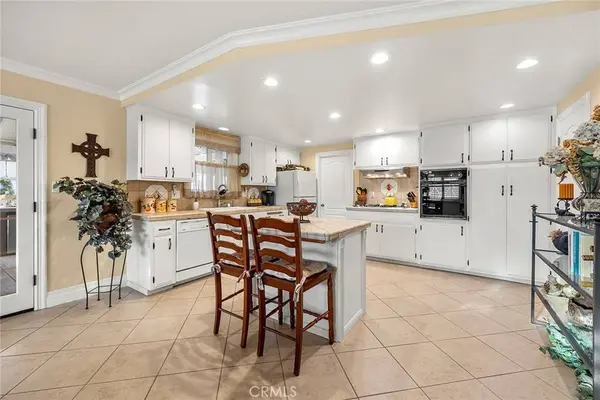 1517 E 19th ST, Santa Ana, CA 92705