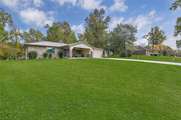 422 Mallard PT, Livingston, TX 77351