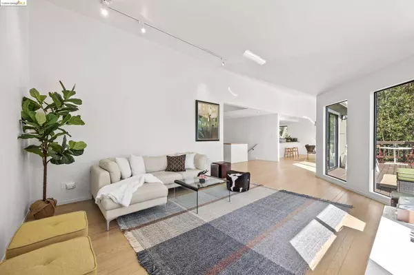 7725 Skyline Blvd, Oakland, CA 94611