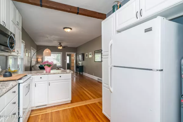 709 COTTONWOOD Street, Grand Forks, ND 58201