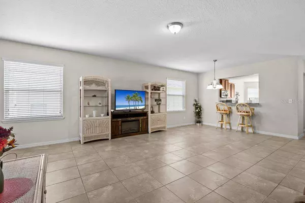 325 RED KITE DR, Groveland, FL 34736