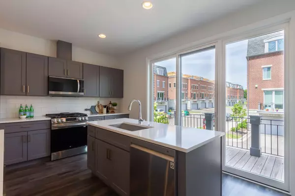 1251 Gateway CT, Northbrook, IL 60062