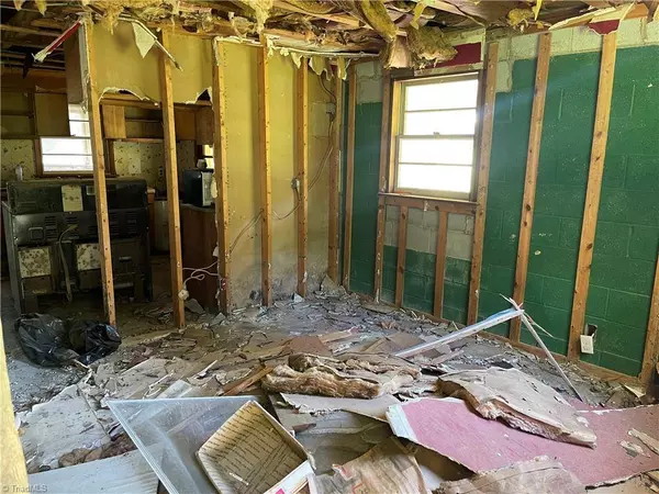 105 Young Hickory CT, Mcleansville, NC 27301