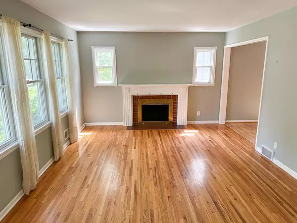 18945 Easton RD, Deephaven, MN 55391