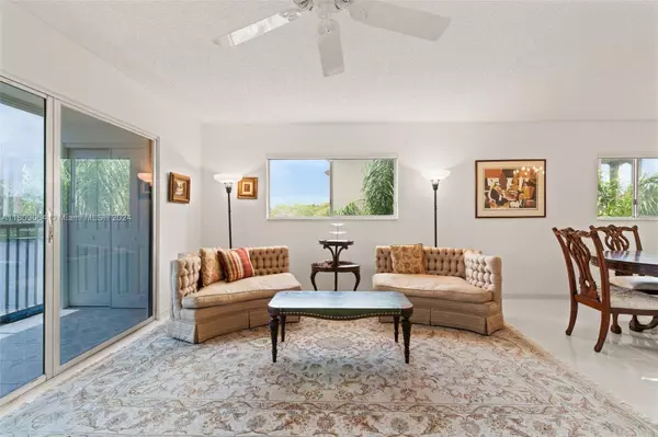 901 SW 141st Ave #312M, Pembroke Pines, FL 33027