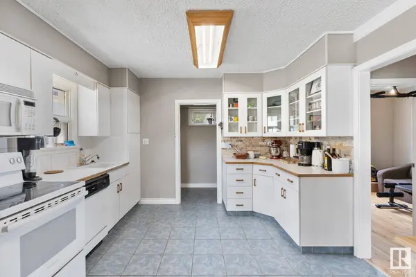 10136 73 ST NW, Edmonton, AB T6A 2W9