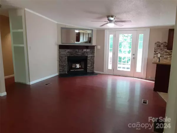 7295 Honeysuckle DR, Hickory, NC 28602