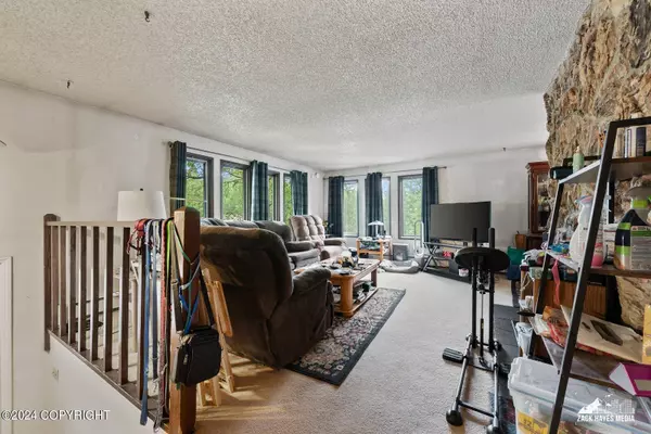 9500 Selkirk DR, Anchorage, AK 99502