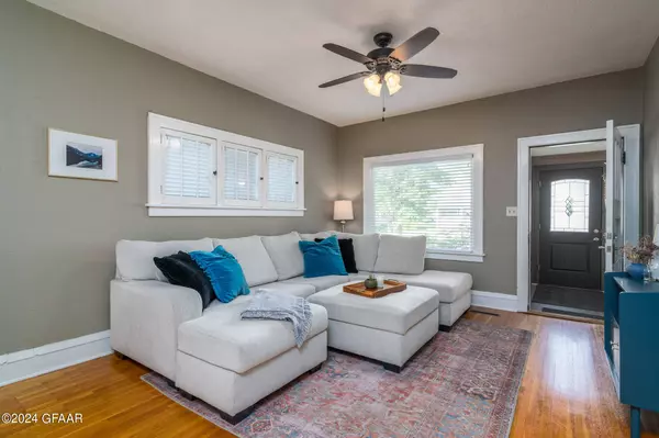 709 COTTONWOOD Street, Grand Forks, ND 58201