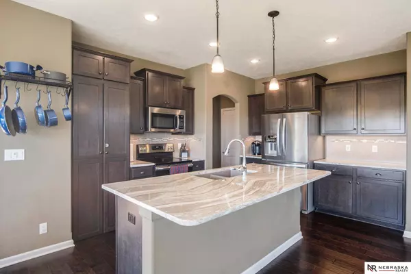 10507 S 110th Street, Papillion, NE 68046