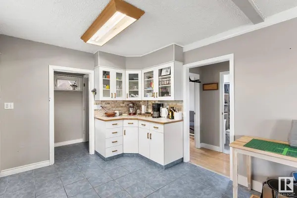 10136 73 ST NW, Edmonton, AB T6A 2W9