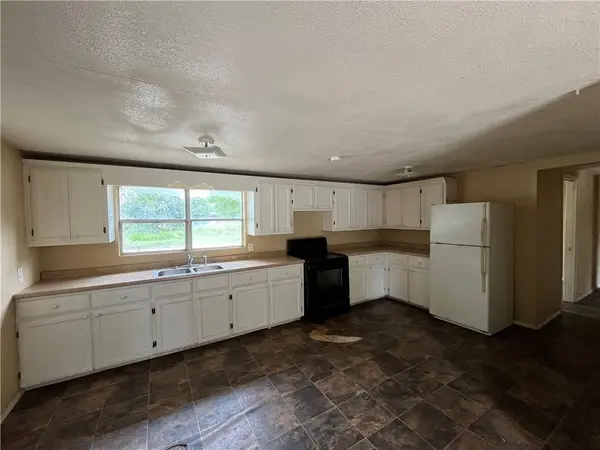 611 E Theodora ST, San Diego, TX 78384