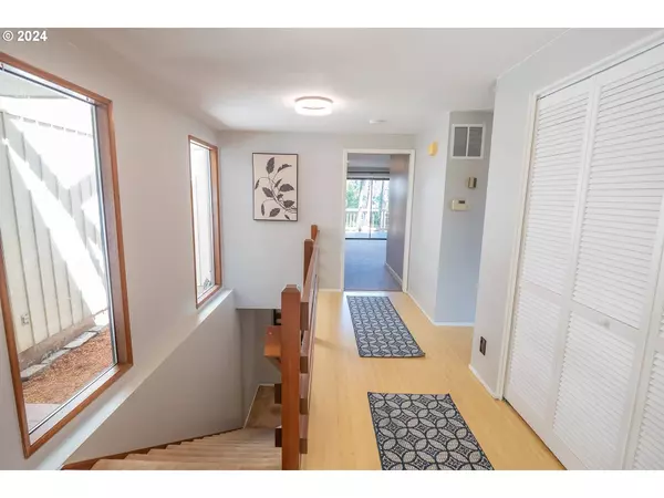 784 BROOKSIDE DR, Eugene, OR 97405