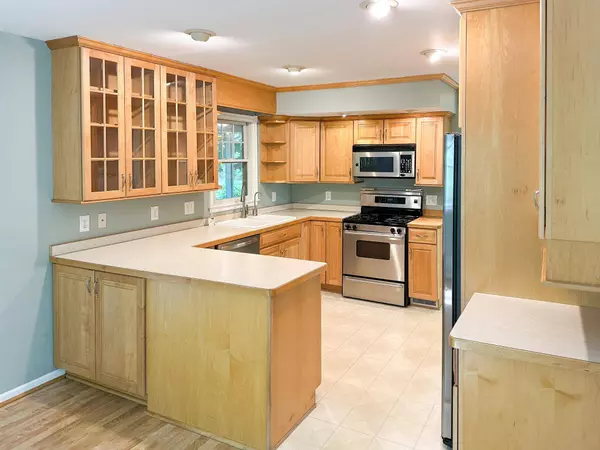 18945 Easton RD, Deephaven, MN 55391