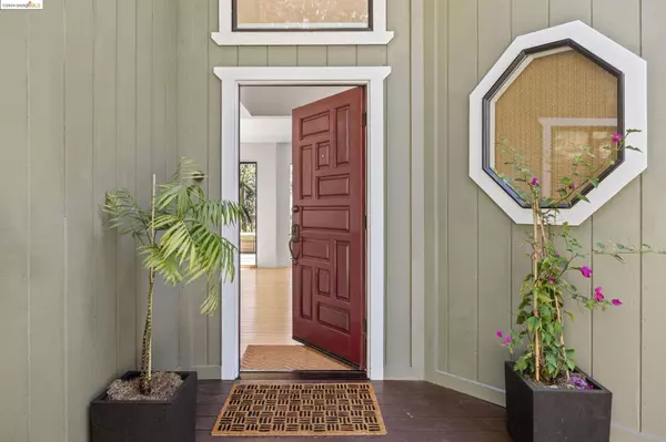 7725 Skyline Blvd, Oakland, CA 94611