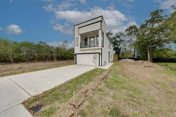 8703 Sunderland RD, Houston, TX 77028