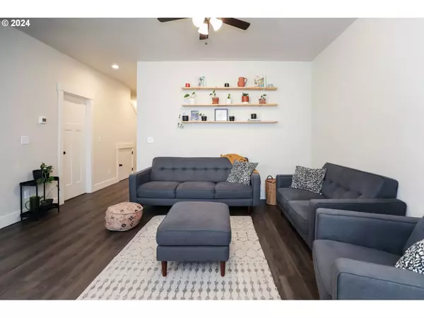 39565 MCCORMICK DR, Sandy, OR 97055