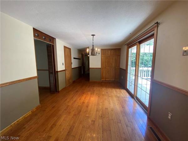 69639 Oxford DR, St. Clairsville, OH 43950