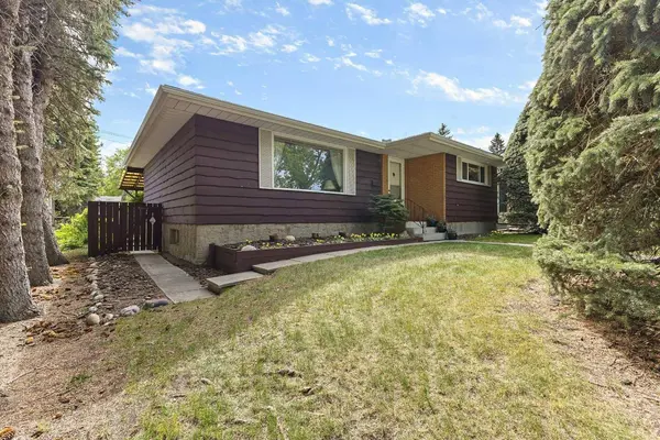 4835 Vienna DR NW, Calgary, AB T3A 0W7