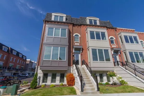 1251 Gateway CT, Northbrook, IL 60062