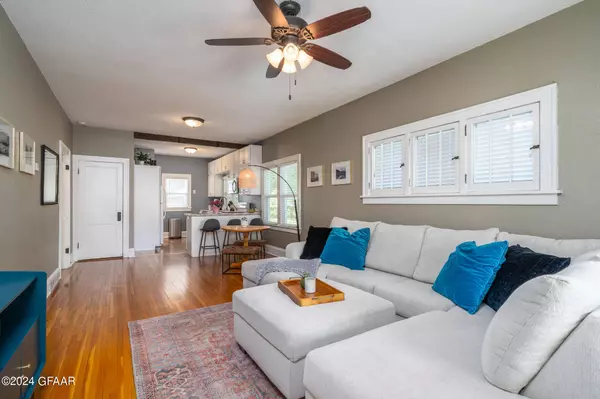 709 COTTONWOOD Street, Grand Forks, ND 58201