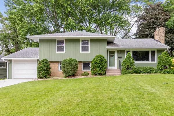 1321 Cherokee AVE, West Saint Paul, MN 55118