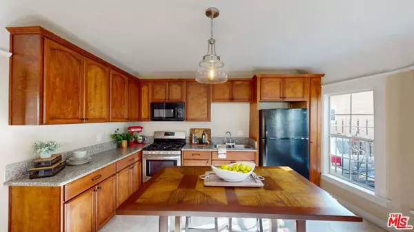 440 E 31st ST, Los Angeles, CA 90011